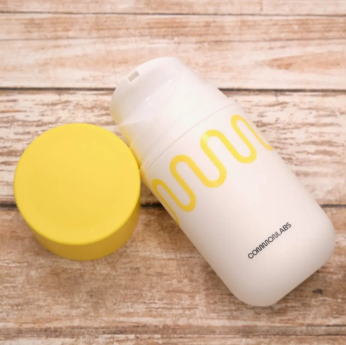COMMONLABS - Vitamin C Brightening Sun Serum - 51 ml - Image 4
